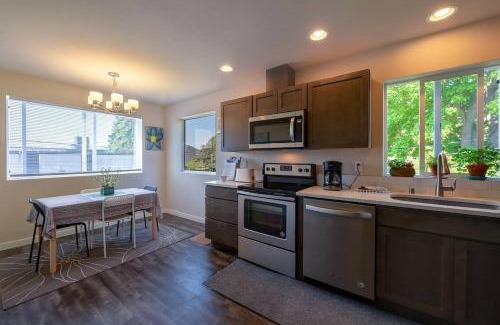Eastlake Maison | A-Seattle Urban Village- Orcas- Roof top view deck