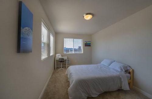 Eastlake Maison | A-Seattle Urban Village- Orcas- Roof top view deck