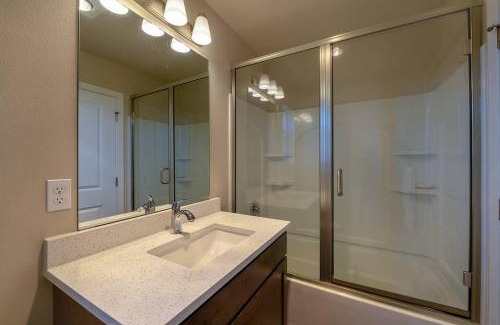 Eastlake Maison | A-Seattle Urban Village- Orcas- Roof top view deck