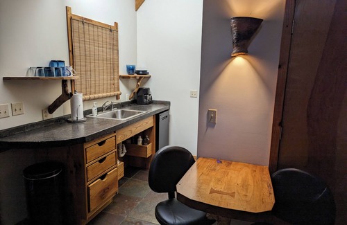 Rockbridge Cabine | A secluded couples retreat set in a mature forest in the beautiful Hocking Hills