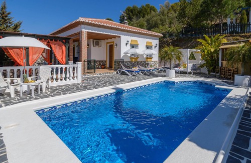 Torrox Villa | Villa de vacances avec lit balinais et vue sur la mer à Torrox