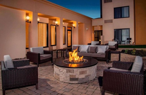 Newark Hôtel | A short drive from Delaware Park Casino & Racing! W/ Pool Access & Free Parking!