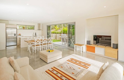 Whangapoua Maison | A Slice of Summer - Whangapoua Holiday Home
