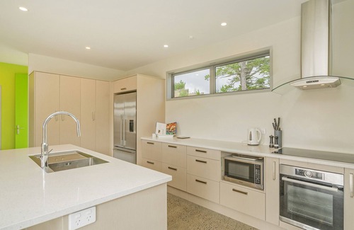 Whangapoua Maison | A Slice of Summer - Whangapoua Holiday Home