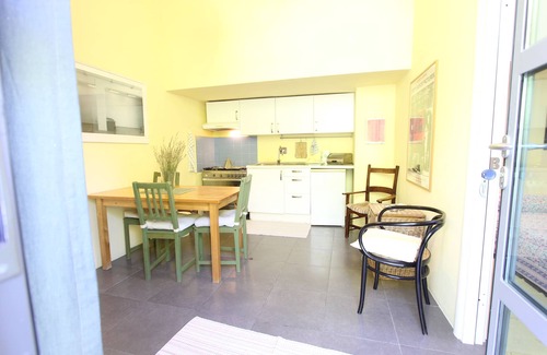 Collevecchio Appartement | Un petit appartement confortable dans une grande villa de luxe près de Rieti