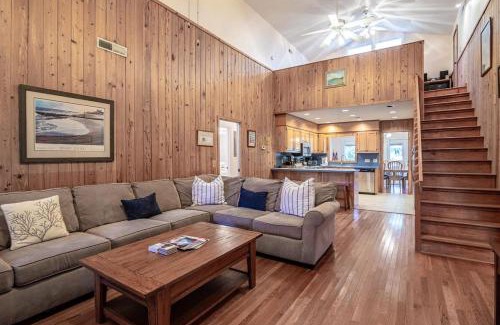 North Litchfield Beach Maison | A Some Place Special Minutes to Beach Sleeps 10