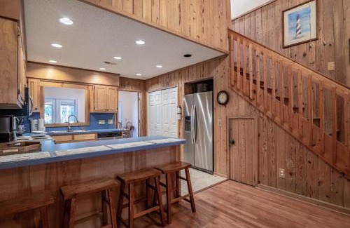 North Litchfield Beach Maison | A Some Place Special Minutes to Beach Sleeps 10