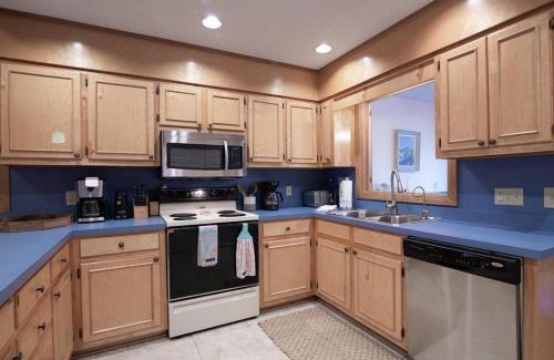 North Litchfield Beach Maison | A Some Place Special Minutes to Beach Sleeps 10