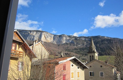 Saint-Martin-en-Vercors Maison | Une maison entre village, champ et forêt, spacieuse et accueillante.