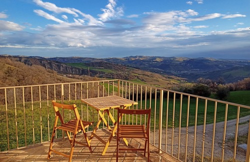 Castiglione Messer Raimondo Appartement | A spacious 2 bedroom apartment with stunning panoramic views at La Stradella