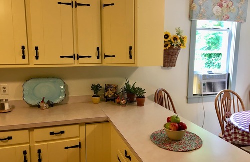 Burdett Appartement | Une location spacieuse et aérée et confortable de deux chambres située dans le FLX