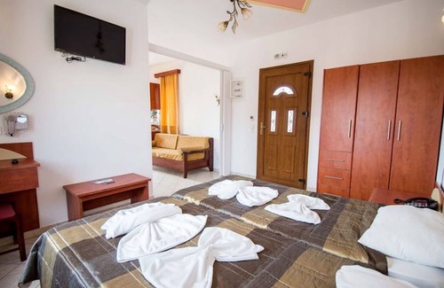 Anaxos Appartement | A spacious and bright studio with balcony no1111