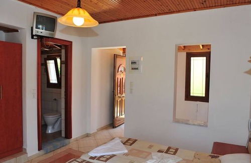 Anaxos Appartement | A spacious and bright studio with balcony no1111