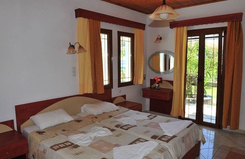 Anaxos Appartement | A spacious and bright studio with balcony
