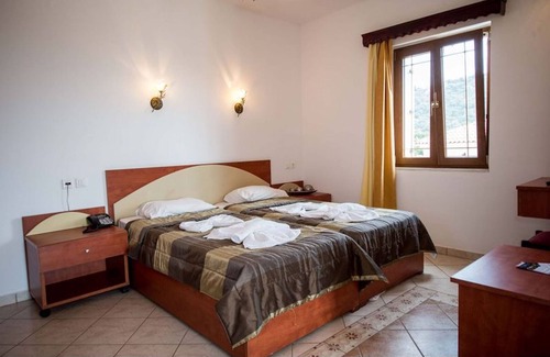 Anaxos Appartement | A spacious and bright studio with balcony