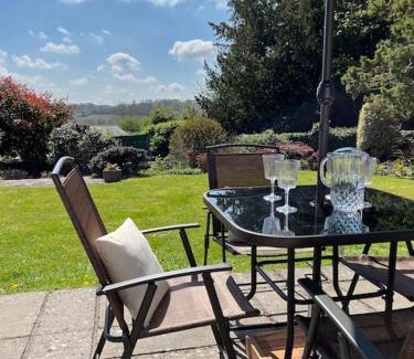 Kington Maison | A spacious hidden gem with hot tub, lovely garden & views