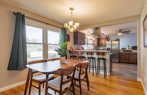 Nashua Maison | A Spacious Modern Elegant Ranch (whole house)