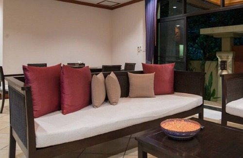 Nai Harn Villa | Une villa spacieuse avec accès à la piscine et 3 chambres