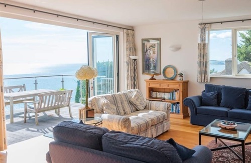 Stoke Fleming Maison | A spectacular cliff top house with amazing sea views and close to the beach.
