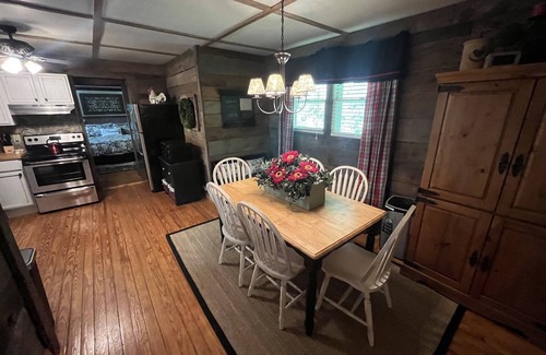 Wolf Laurel Cabine | A step back in time, with today's modern touches.