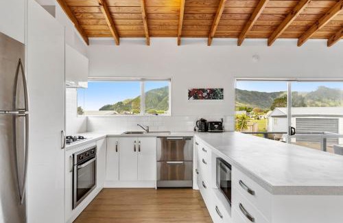 Pauanui Maison | A Stones Throw From The Beach