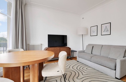 Sorbonne Appartement | A Stunning 1-BDR in Saint Michel / Notre Dame