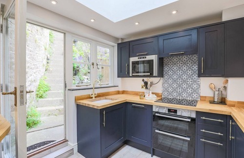 Blockley Appartement | A stunning 17th Century three-storey terraced cottage.