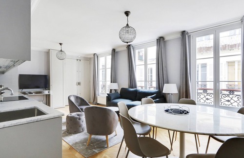 Madeleine Appartement | A Stunning 2-BR/2BA in Opéra- Saint-Lazarre