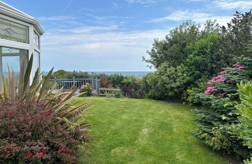 Great Yarmouth Cottage | A stunning 3 bedroom property with sea views and direct access to the beach.