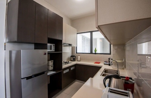 Johor Bahru Appartement | A Stylish 2BR Suite, Water Views, Free Parking