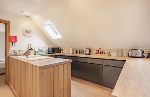 Bourton-on-the-Water Cottage | A stylish dog friendly holiday cottage in the Cotswolds - Rainbow Barns