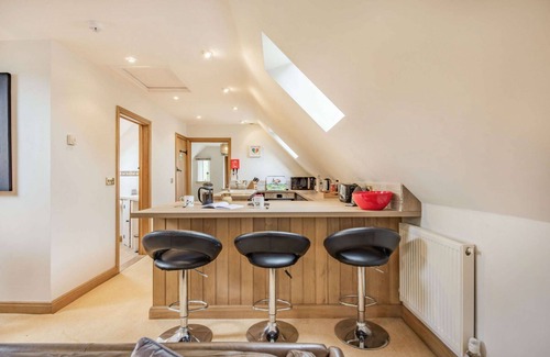 Bourton-on-the-Water Cottage | A stylish dog friendly holiday cottage in the Cotswolds - Rainbow Barns
