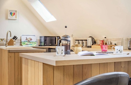 Bourton-on-the-Water Cottage | A stylish dog friendly holiday cottage in the Cotswolds - Rainbow Barns