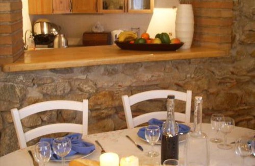 Caramany Maison | Une maison élégante dans un village paisible