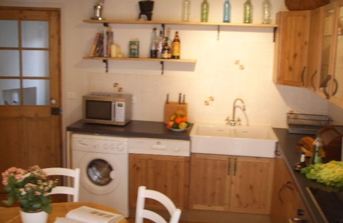 Caramany Maison | Une maison élégante dans un village paisible