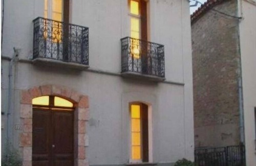 Caramany Maison | Une maison élégante dans un village paisible