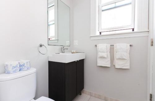 Griggs Park Appartement | A Stylish Stay w/a Queen Bed, Heated Floors. #26