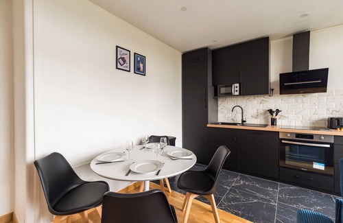 Guingamp Appartement | A sunny setting with a garden view - Gare -Hôtel Lefort