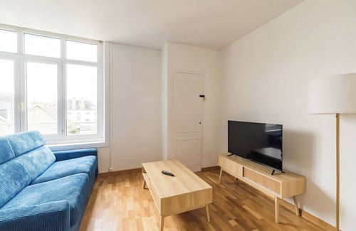 Guingamp Appartement | A sunny setting with a garden view - Gare -Hôtel Lefort