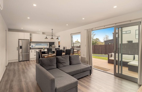 Pauanui Maison | A Sunshine Retreat - Pauanui Holiday Home