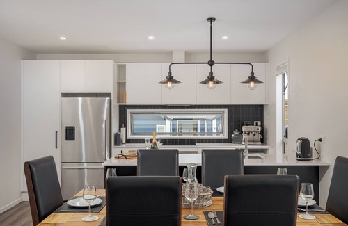 Pauanui Maison | A Sunshine Retreat - Pauanui Holiday Home