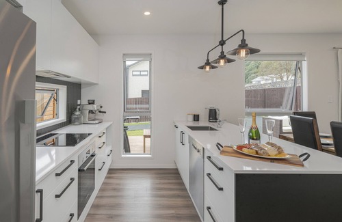 Pauanui Maison | A Sunshine Retreat - Pauanui Holiday Home