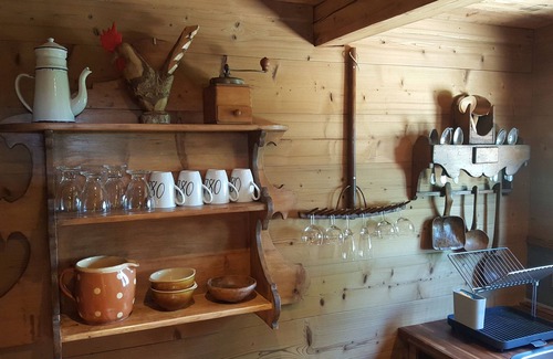 Saint-Victor-de-Cessieu Cottage | Le gout de l'authenticité dans un gite de charme avec bain nordique