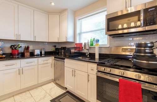 Overbrook Maison | A touch of Heaven ☀️Elegant and Cozy Home near Saint Joseph University With AC