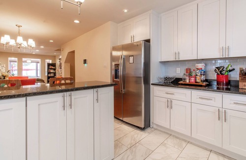 Overbrook Maison | A touch of Heaven ☀️Elegant and Cozy Home near Saint Joseph University With AC