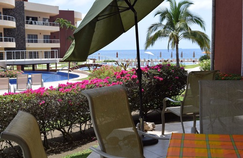 Isla Navidad Copropriété | A tropical 2 bedroom 2 bathroom resort on the stunning Playa de Coco beach