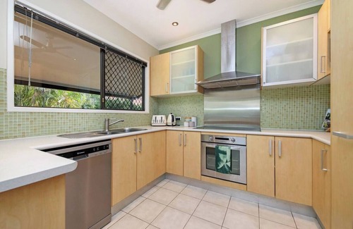 Rapid Creek Maison | A Tropical Pool Paradise in Rapid Creek