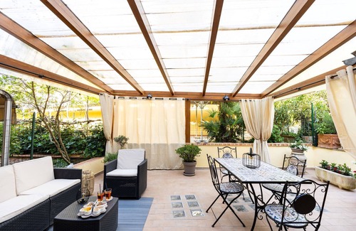 Pozzo Appartement | Maison typique située dans le village historique de Pozzo della Chiana, avec une grande terrasse meu