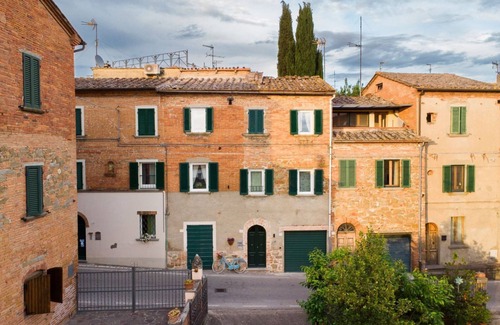 Pozzo Appartement | Maison typique située dans le village historique de Pozzo della Chiana, avec une grande terrasse meu