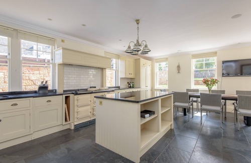 North Berwick Maison | A unique, spectacular detached home in a much sought-after area with unbeatable panoramic sea views.
